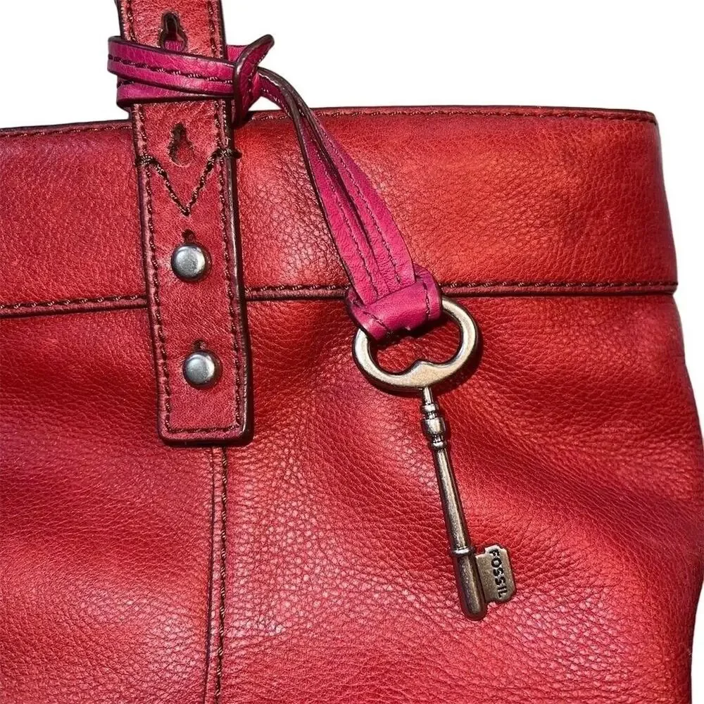 Fossil Hunter Leather Tote Bag Pink Red Zip Closure Key Charm Silver Hardware